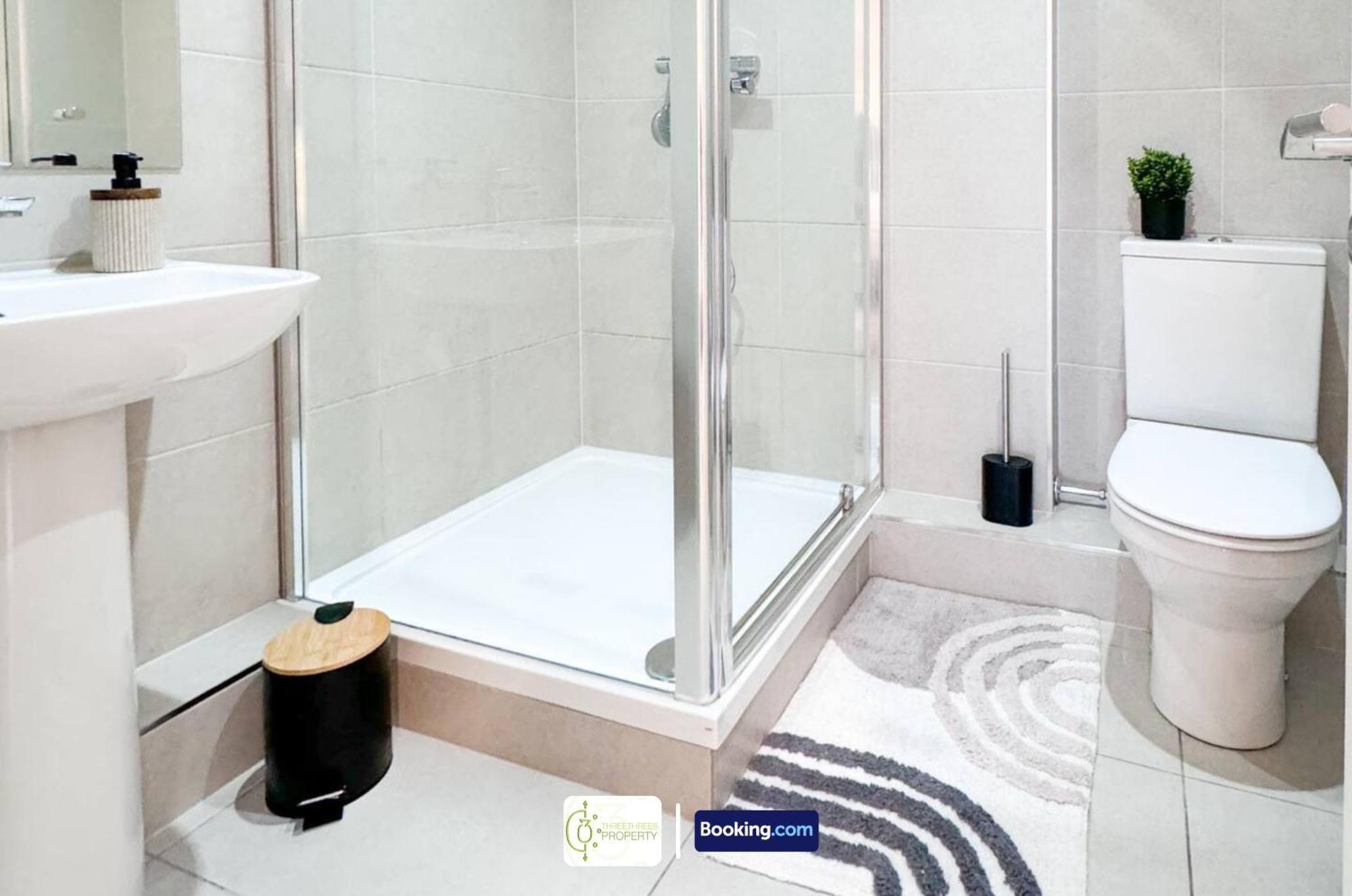 3 Bedroom Apt By Threethreethreesproperty Short Lets & Serviced Accommodation Leeds With Wi-Fi & Parking 外观 照片