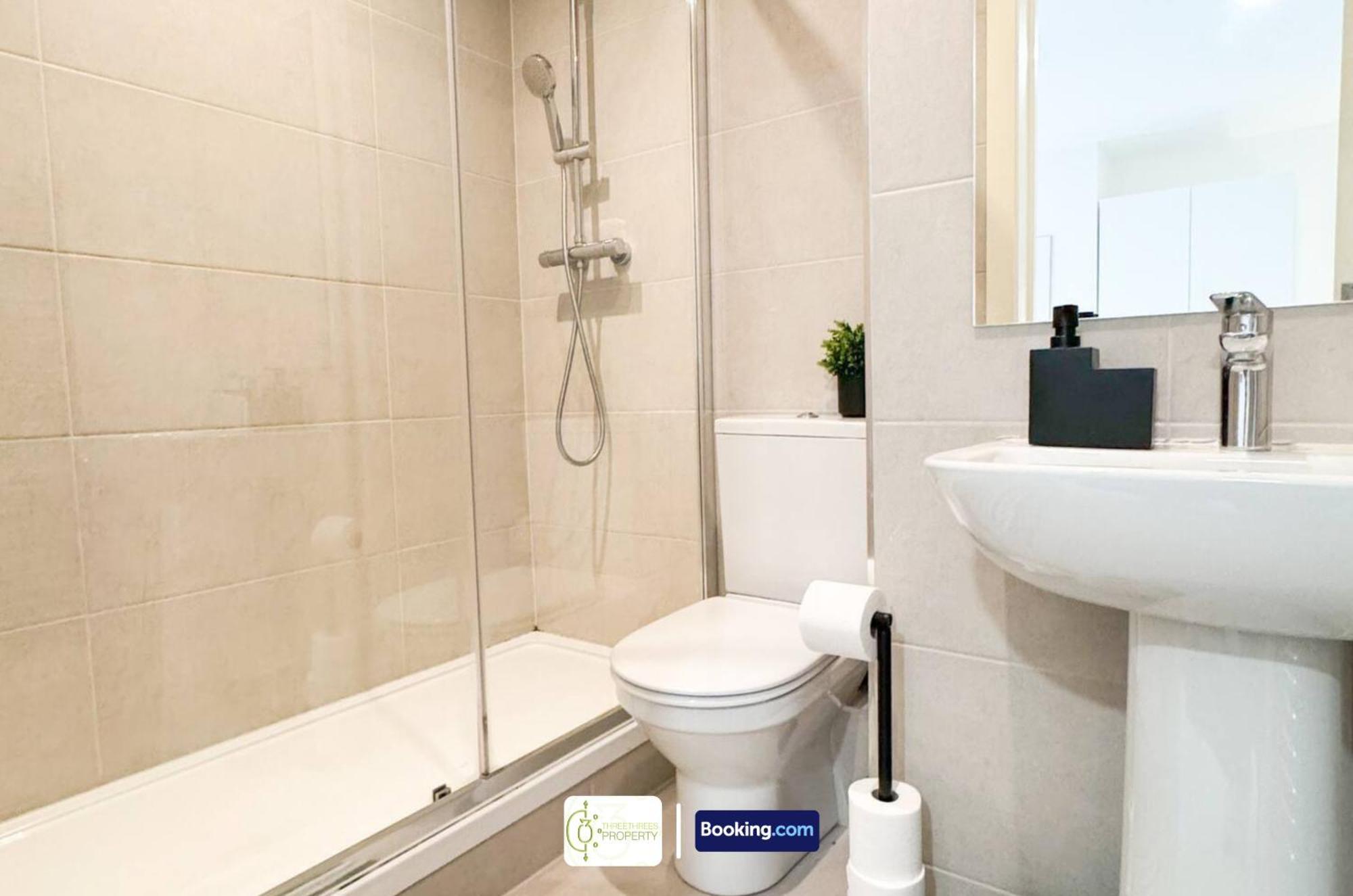 3 Bedroom Apt By Threethreethreesproperty Short Lets & Serviced Accommodation Leeds With Wi-Fi & Parking 外观 照片
